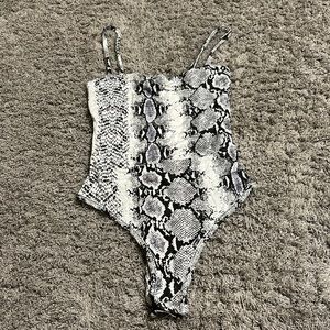 Pretty little thing snake print bodysuit